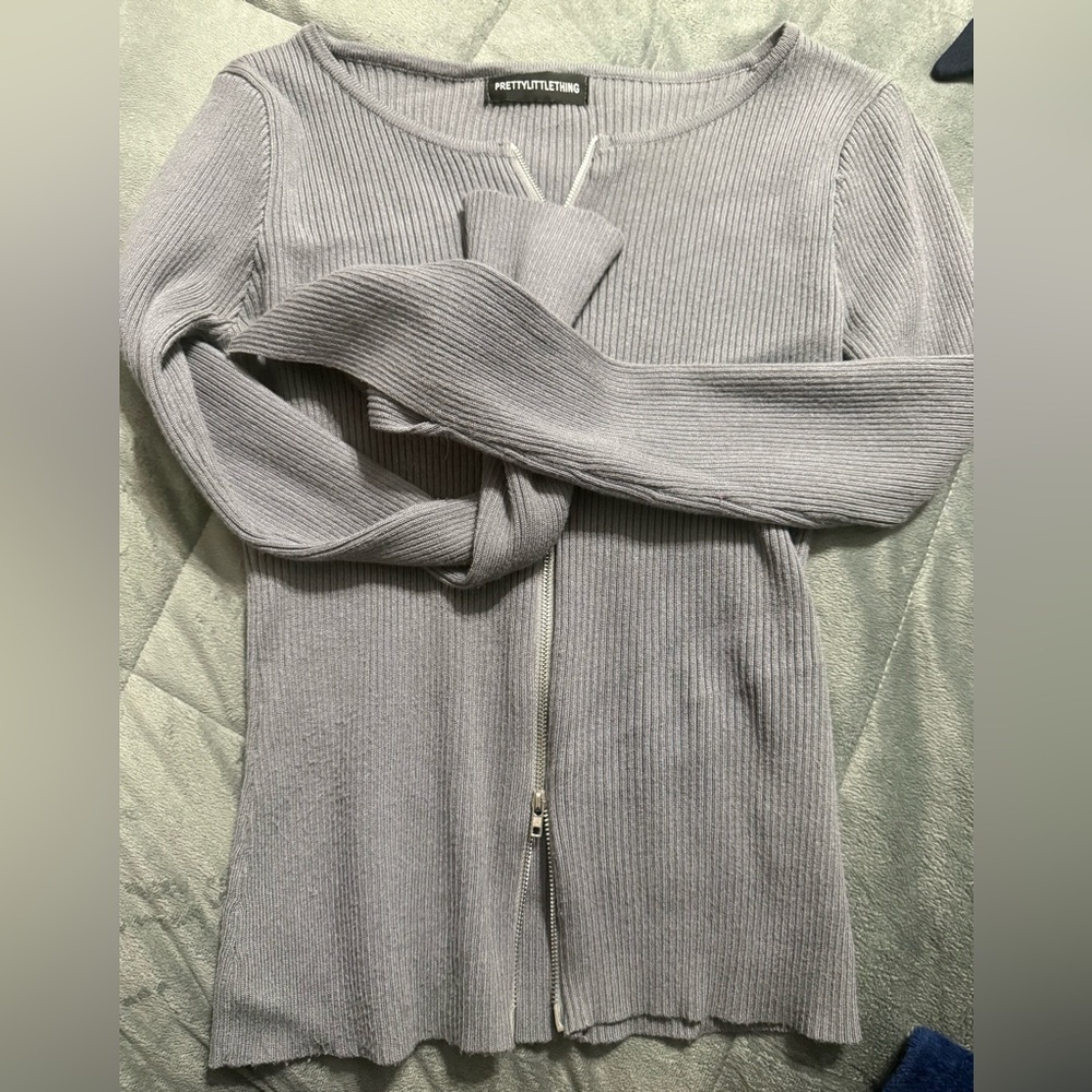 PrettyLittleThing Gray Ribbed Zippered Blouse - Picture 2 of 2